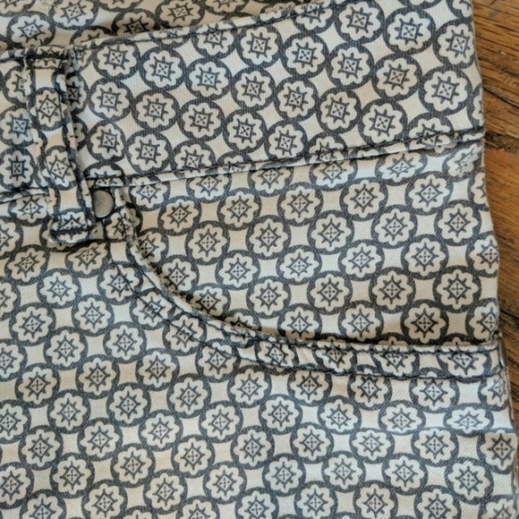 Comfy Patterned Jeans - Picture 3 of 3
